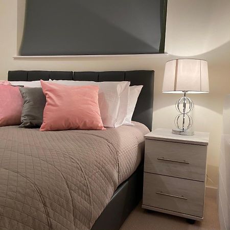 Amazing 2 Bed 2 Bath Private Apartment Вотфорд Екстер'єр фото