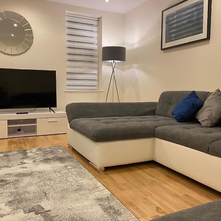 Amazing 2 Bed 2 Bath Private Apartment Вотфорд Екстер'єр фото