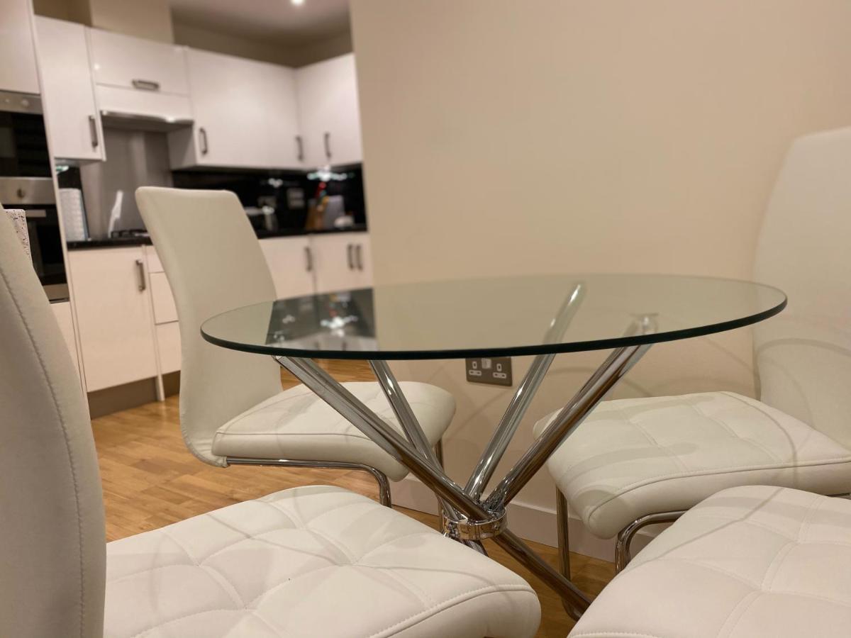 Amazing 2 Bed 2 Bath Private Apartment Вотфорд Екстер'єр фото