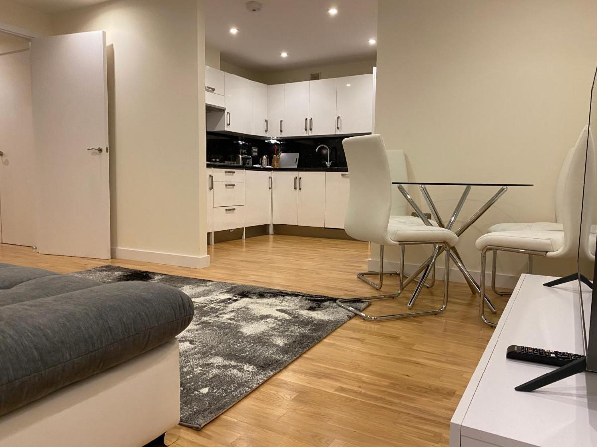 Amazing 2 Bed 2 Bath Private Apartment Вотфорд Екстер'єр фото